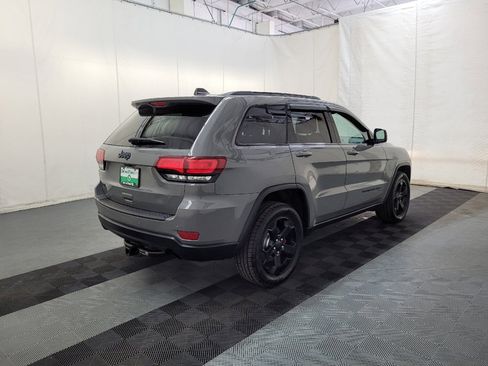 Used 2019 Jeep Grand Cherokee Laredo image 9