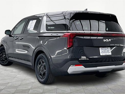 Used 2025 Kia Carnival image 13