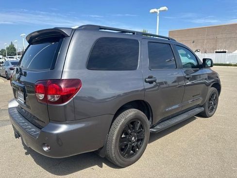 Used 2022 Toyota Sequoia TRD Sport AWD/4WD image 4