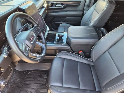 Used 2025 GMC Yukon Elevation image 9