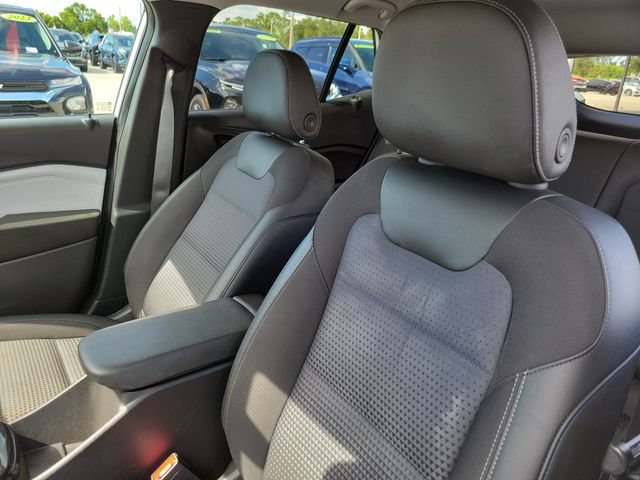 Used 2025 Chevrolet Trax LT FWD image 25