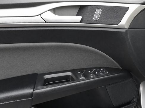 Used 2020 Ford Fusion SE FWD image 24