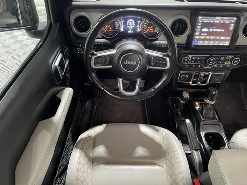 Used 2022 Jeep Gladiator Overland image 12