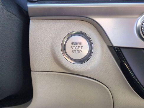 Certified 2025 Kia Telluride EX w/ EX Captain's Chair Package image 16