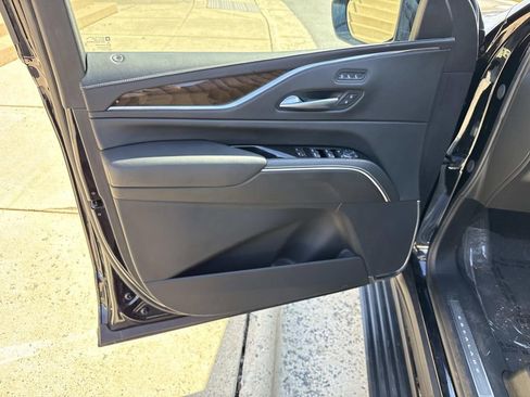 Used 2024 Cadillac Escalade Sport Platinum w/ LPO, ONYX Package image 15