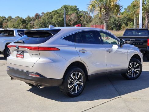 Used 2021 Toyota Venza Limited image 2