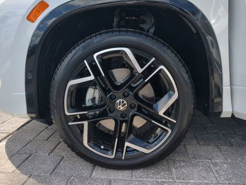New 2026 Volkswagen Tiguan SEL R-Line AWD/4WD image 34