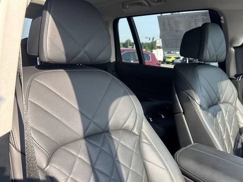 Used 2025 BMW X7 xDrive40i w/ Premium Package AWD/4WD image 27