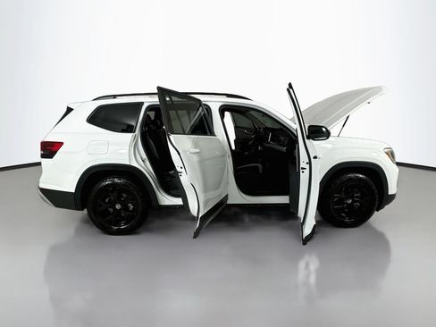 Used 2024 Volkswagen Atlas Peak Edition SE AWD/4WD image 29