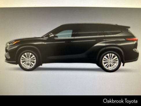 Used 2026 Toyota Highlander Platinum AWD/4WD image 4