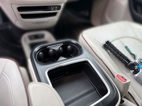 Used 2017 Chrysler Pacifica Limited w/ Advanced Safetytec Group image 44