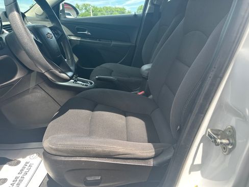 Used 2016 Chevrolet Cruze LT w/ Sun And Sound Package FWD image 2