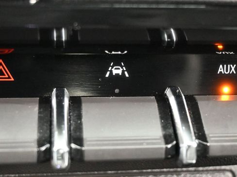 Used 2024 Chevrolet Colorado LT w/ LT Convenience Package image 12