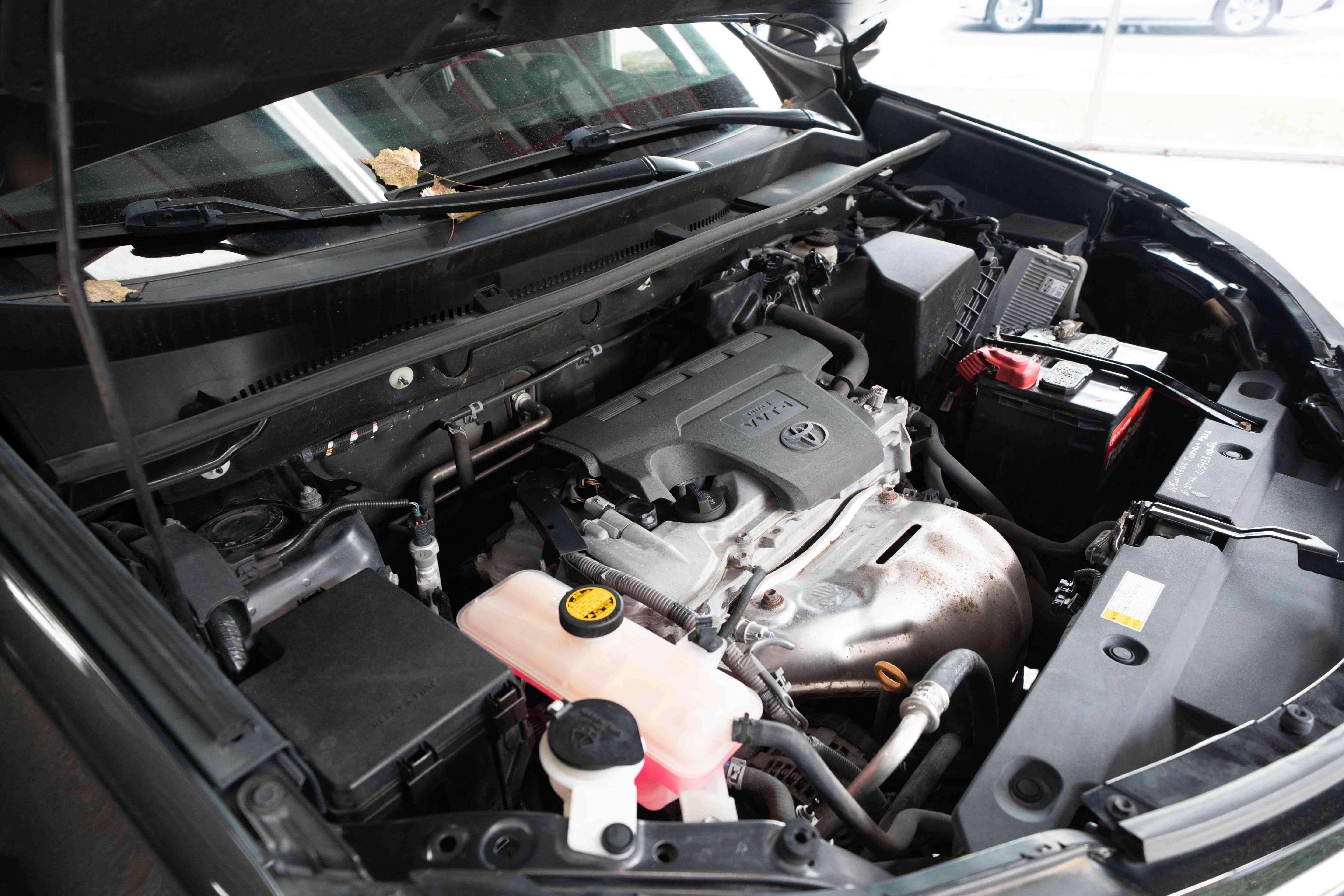 Used 2018 Toyota RAV4 XLE AWD/4WD image 32
