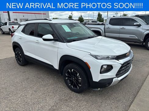 Used 2023 Chevrolet TrailBlazer LT AWD/4WD image 11