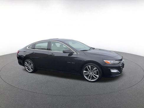 Used 2024 Chevrolet Malibu LT image 2