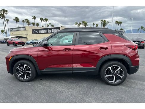 Used 2023 Chevrolet TrailBlazer RS w/ Sun and Liftgate Package FWD image 3