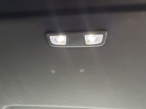 Used 2022 GMC Sierra 1500 SLT image 34