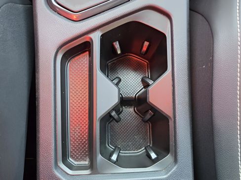 Used 2023 Volkswagen Tiguan SE R-Line image 16