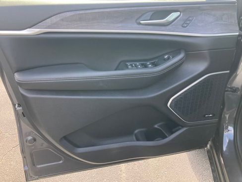 New 2024 Jeep Grand Cherokee Limited 4xe w/ Luxury Tech Group II image 10