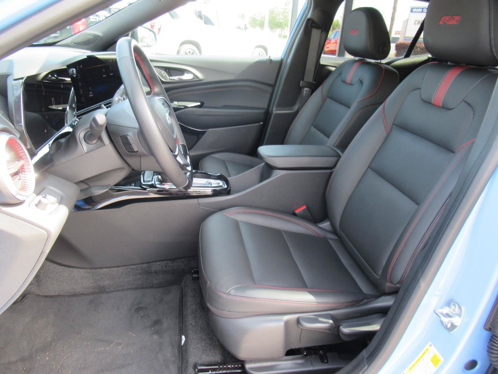 Used 2024 Chevrolet Trax RS w/ Sunroof Package FWD image 20