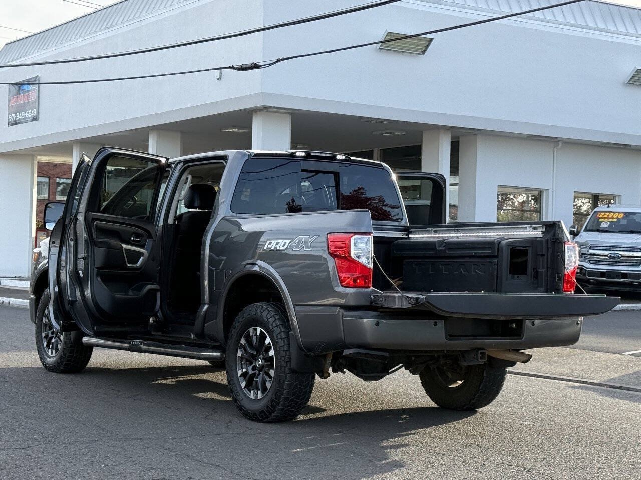 Used 2019 Nissan Titan PRO-4X w/ Pro-4x Convenience Package AWD/4WD image 14
