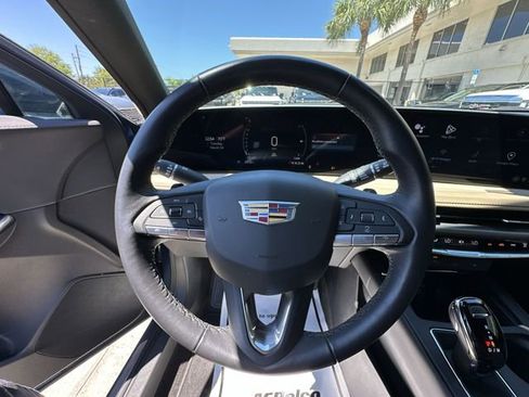 Certified 2024 Cadillac XT4 Luxury image 22