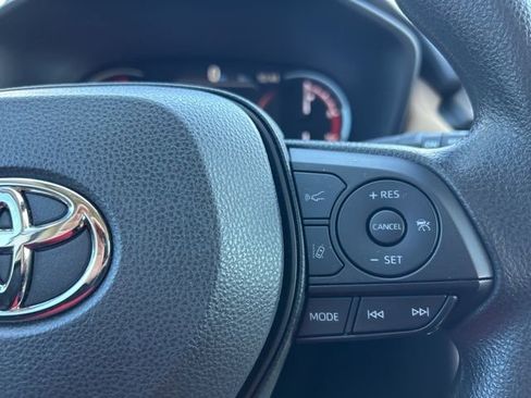 Used 2025 Toyota RAV4 XLE image 21