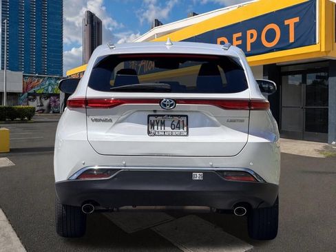 Used 2024 Toyota Venza LE AWD/4WD image 4