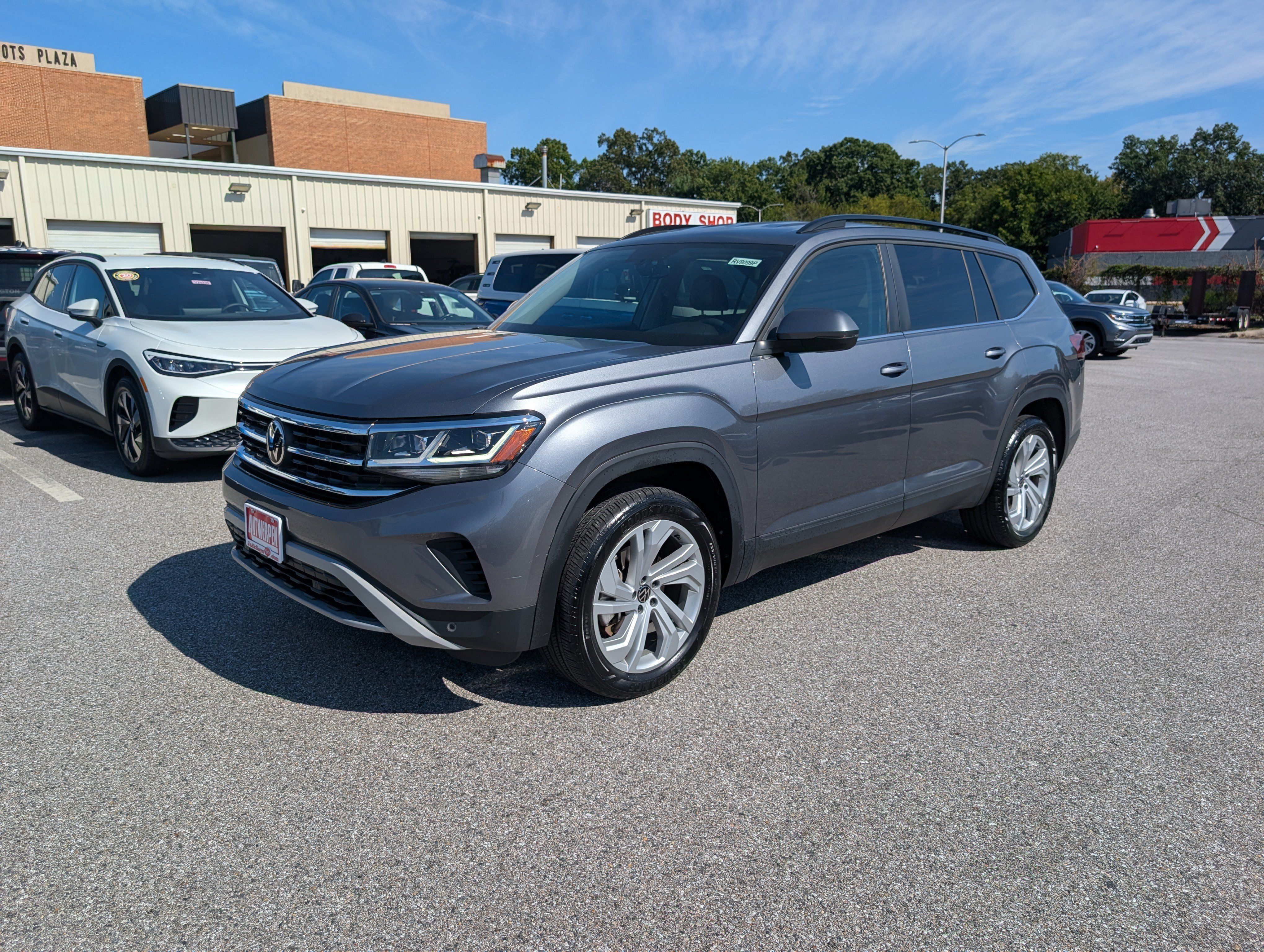 Used 2023 Volkswagen Atlas SE AWD/4WD image 7