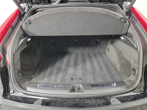 Certified 2025 Cadillac XT4 Premium Luxury image 8