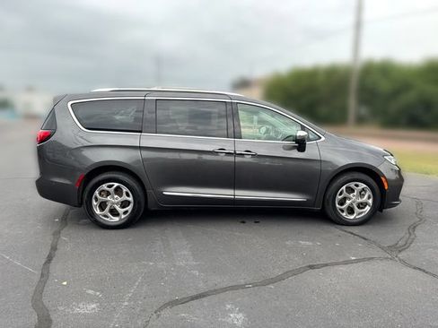 Used 2021 Chrysler Pacifica Limited w/ Premium & Safety Sphere Group AWD/4WD image 6
