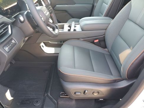 New 2026 GMC Acadia AT4 w/ Luxury Package image 30