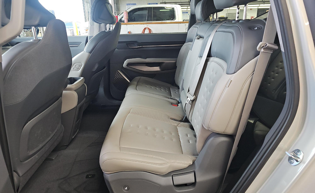 Used 2024 Kia EV9 Wind AWD/4WD image 15