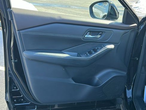 Used 2023 Nissan Rogue SV w/ SV Premium B Package image 10