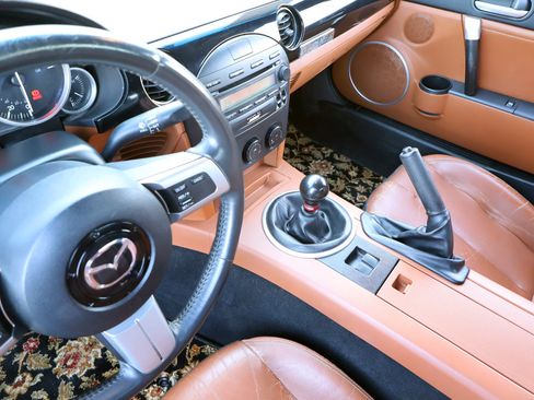 Used 2006 MAZDA MX-5 Miata Grand Touring w/ Suspension Pkg image 22