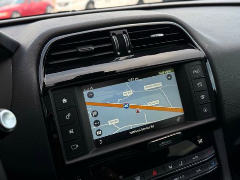 Used 2018 Jaguar F-PACE Premium image 30