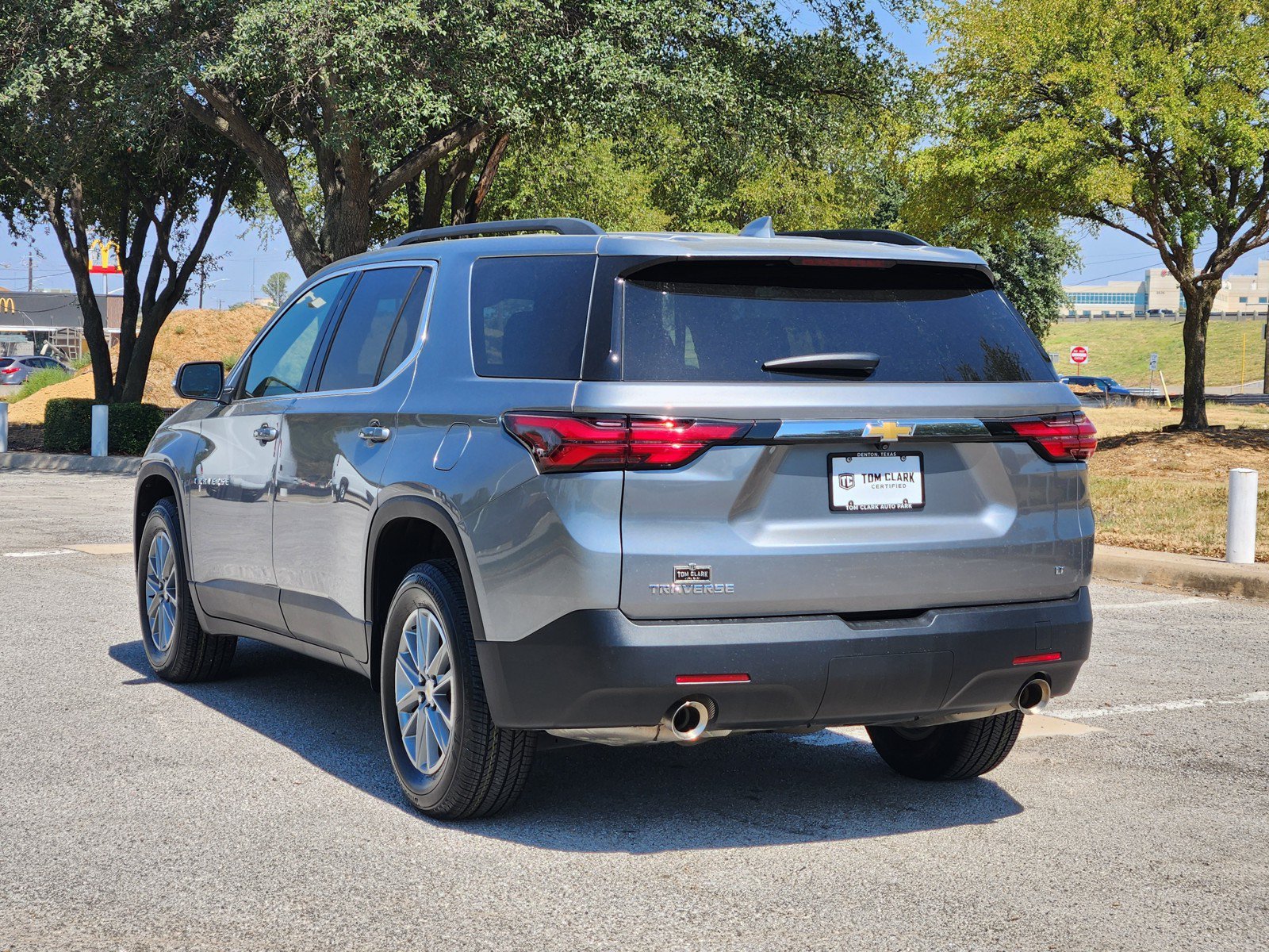 Used 2023 Chevrolet Traverse LT FWD image 4