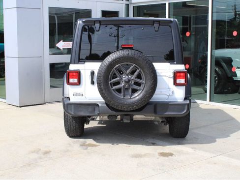 Used 2024 Jeep Wrangler Sport AWD/4WD image 7