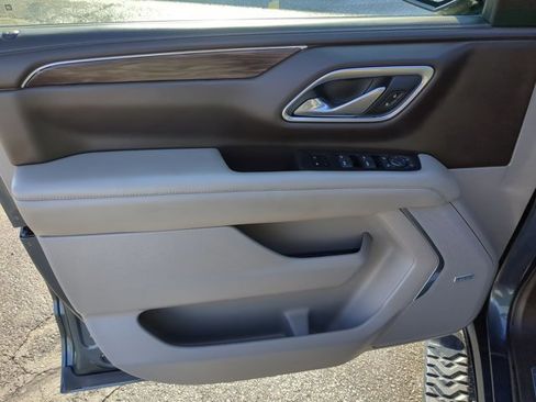 Used 2021 Chevrolet Tahoe Z71 w/ Z71 Signature Package image 9