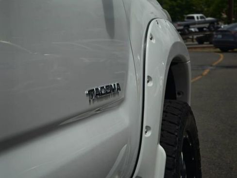 Used 2015 Toyota Tacoma 4x4 Double Cab w/ TRD Sport Package image 10