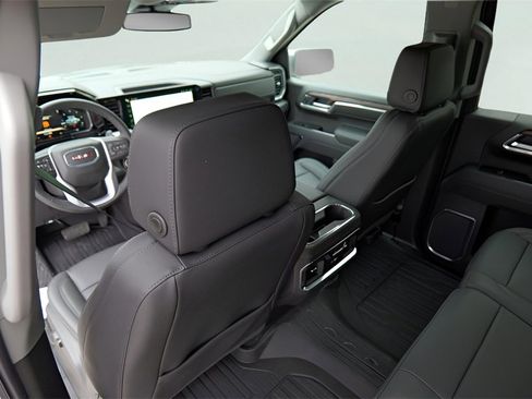 New 2026 GMC Sierra 1500 SLT image 22