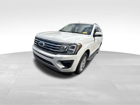Used 2020 Ford Expedition XLT w/ Equipment Group 202A RWD image 2