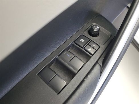 Used 2022 Toyota Corolla Cross L image 21