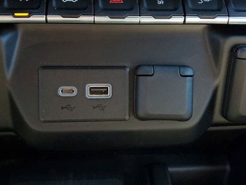 Used 2020 Chevrolet Silverado 1500 High Country w/ Technology Package image 33