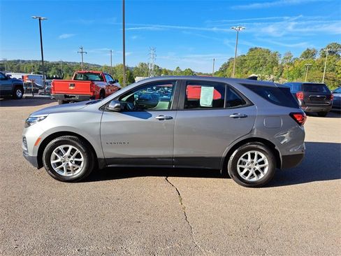 Used 2023 Chevrolet Equinox LS image 2