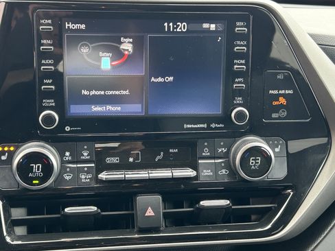 Used 2022 Toyota Highlander XLE image 24