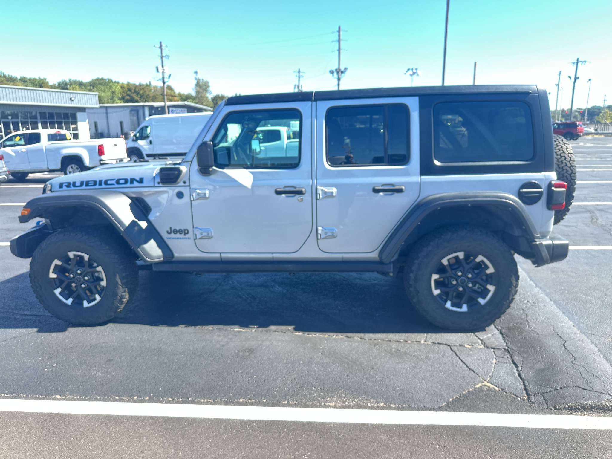 Used 2024 Jeep Wrangler Unlimited Rubicon 4xe w/ Convenience Group AWD/4WD image 9