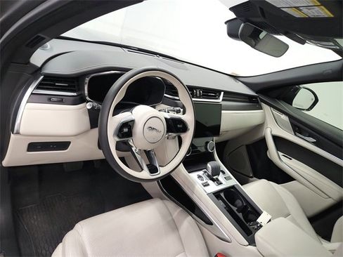 Used 2025 Jaguar F-PACE R-Dynamic S image 17