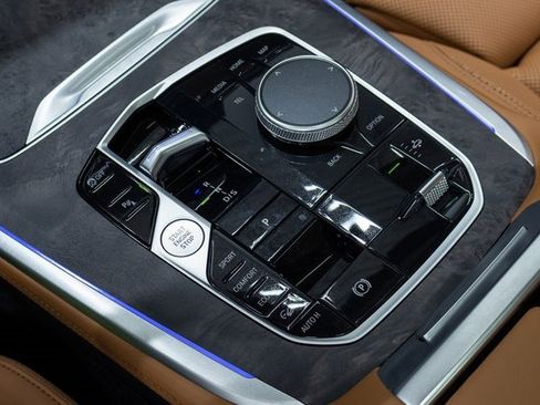 Used 2023 BMW X7 xDrive40i w/ Premium Package image 16